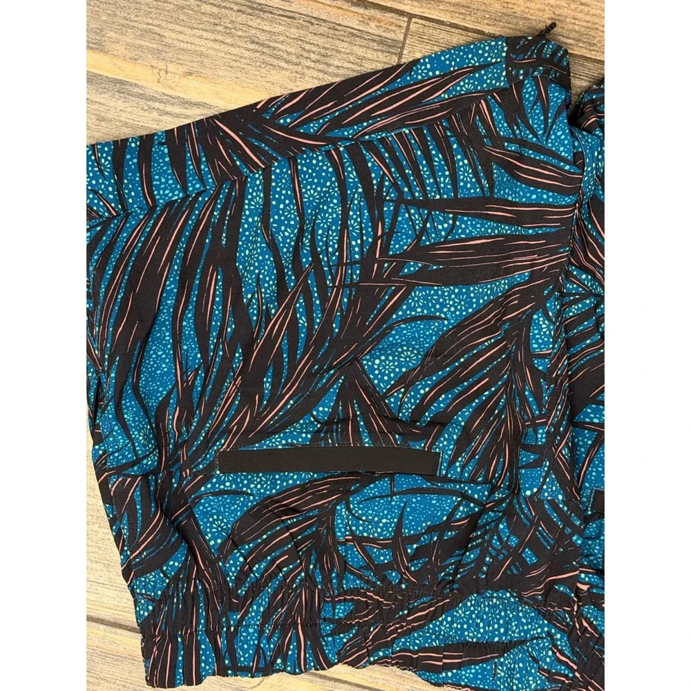 Lululemon Spring‎ Break Away II Teal Tropical Palm Print Athletic Shorts Size 8